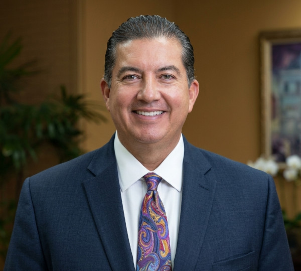 Armando Villegas headshot